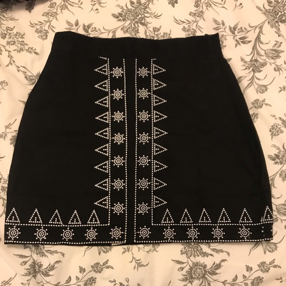 Black skirt - Picture 2 of 2